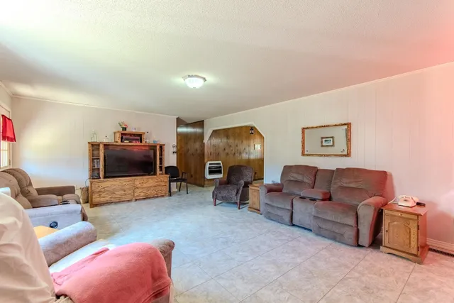 a view of a kitchen and dining room
