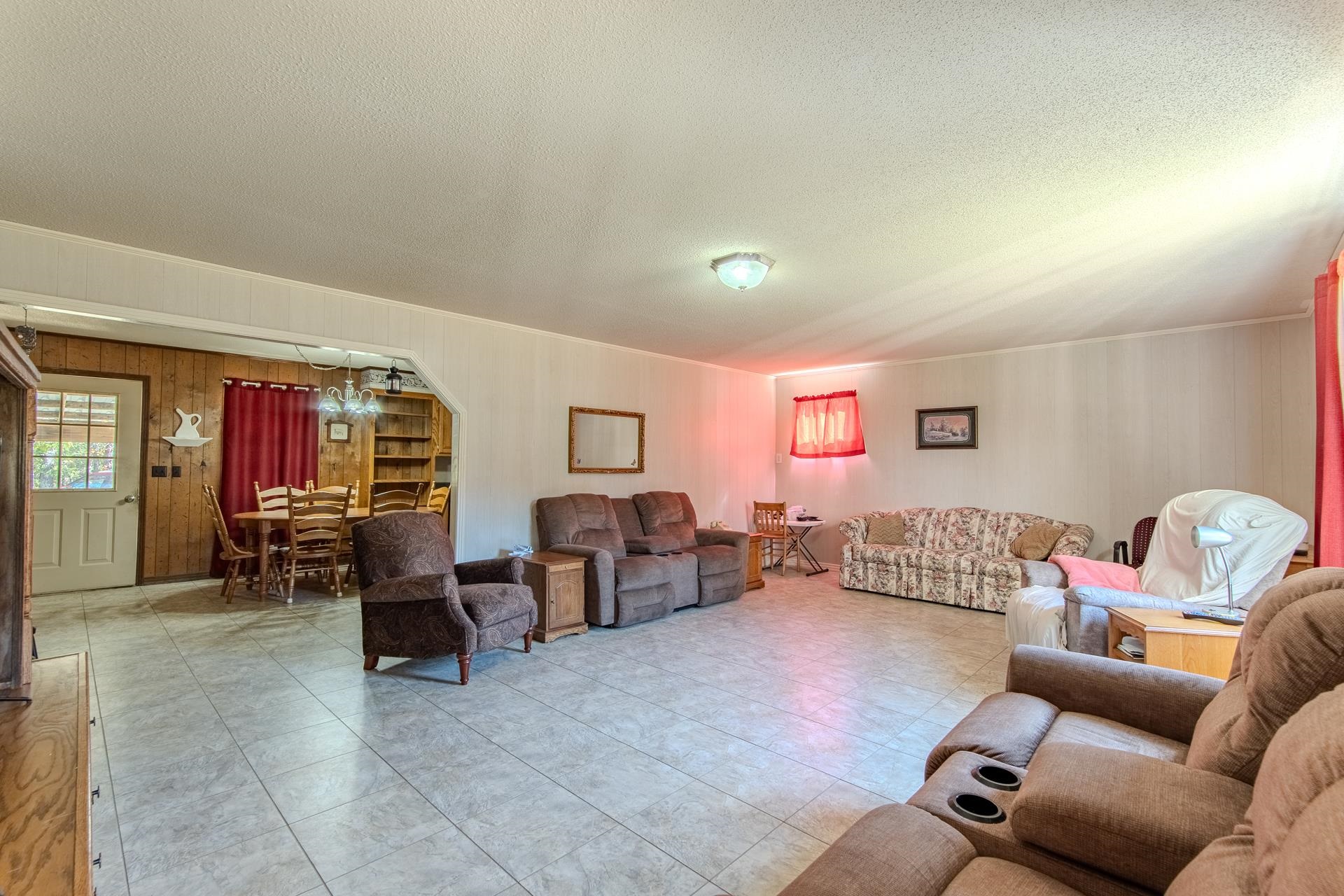 4485 Holland Creek Road Savannah, TN 38372 - Photo 15 of 39 a living room with furniture and a window