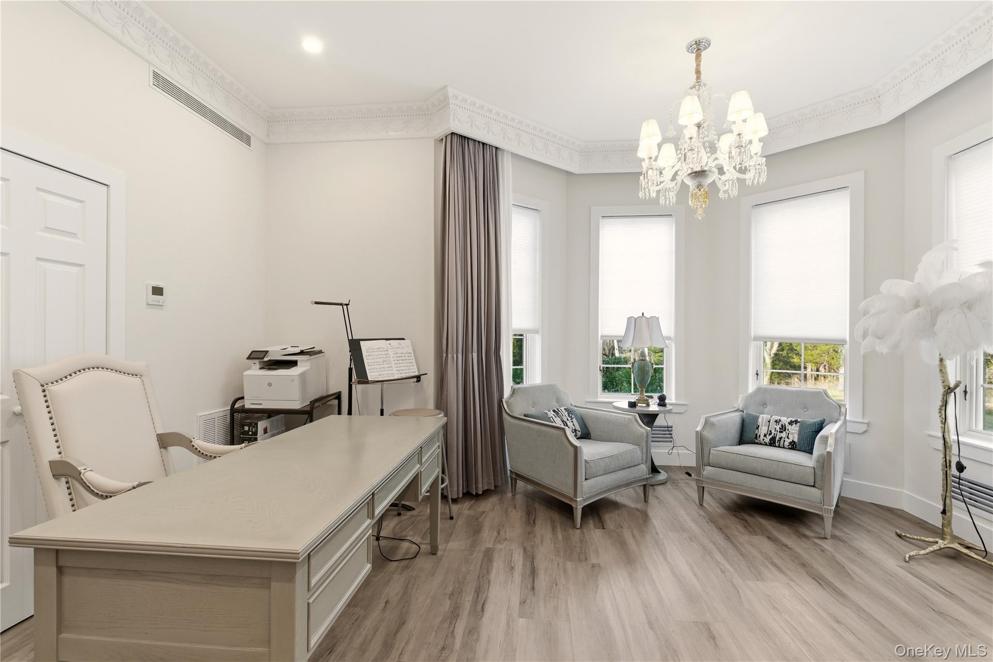 265 Laurel Lane Syosset, NY 11791 - Photo 22 of 48 a very nice looking room with a large window