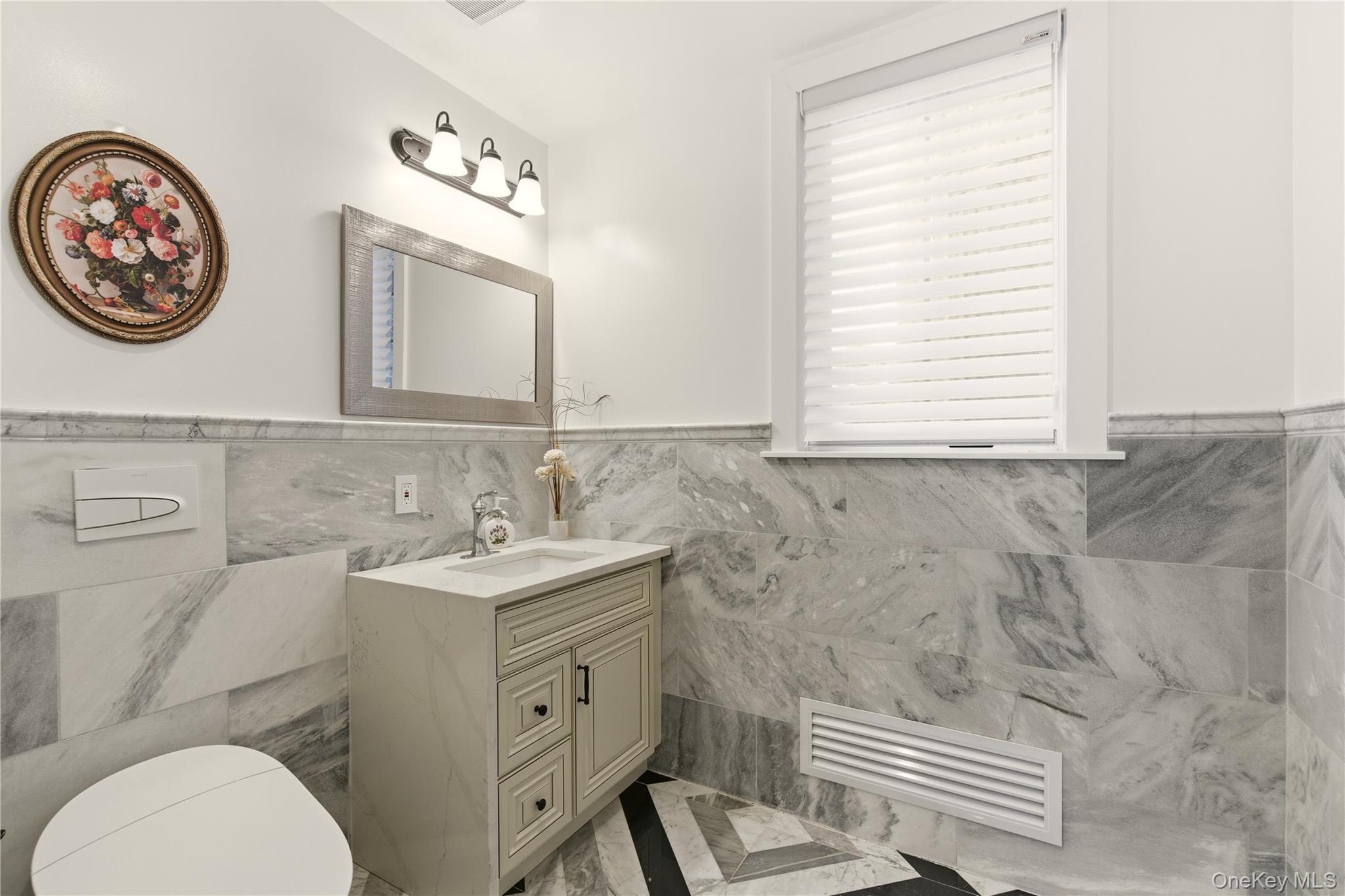 265 Laurel Lane Syosset, NY 11791 - Photo 24 of 48 a bathroom with a toilet a sink and a mirror