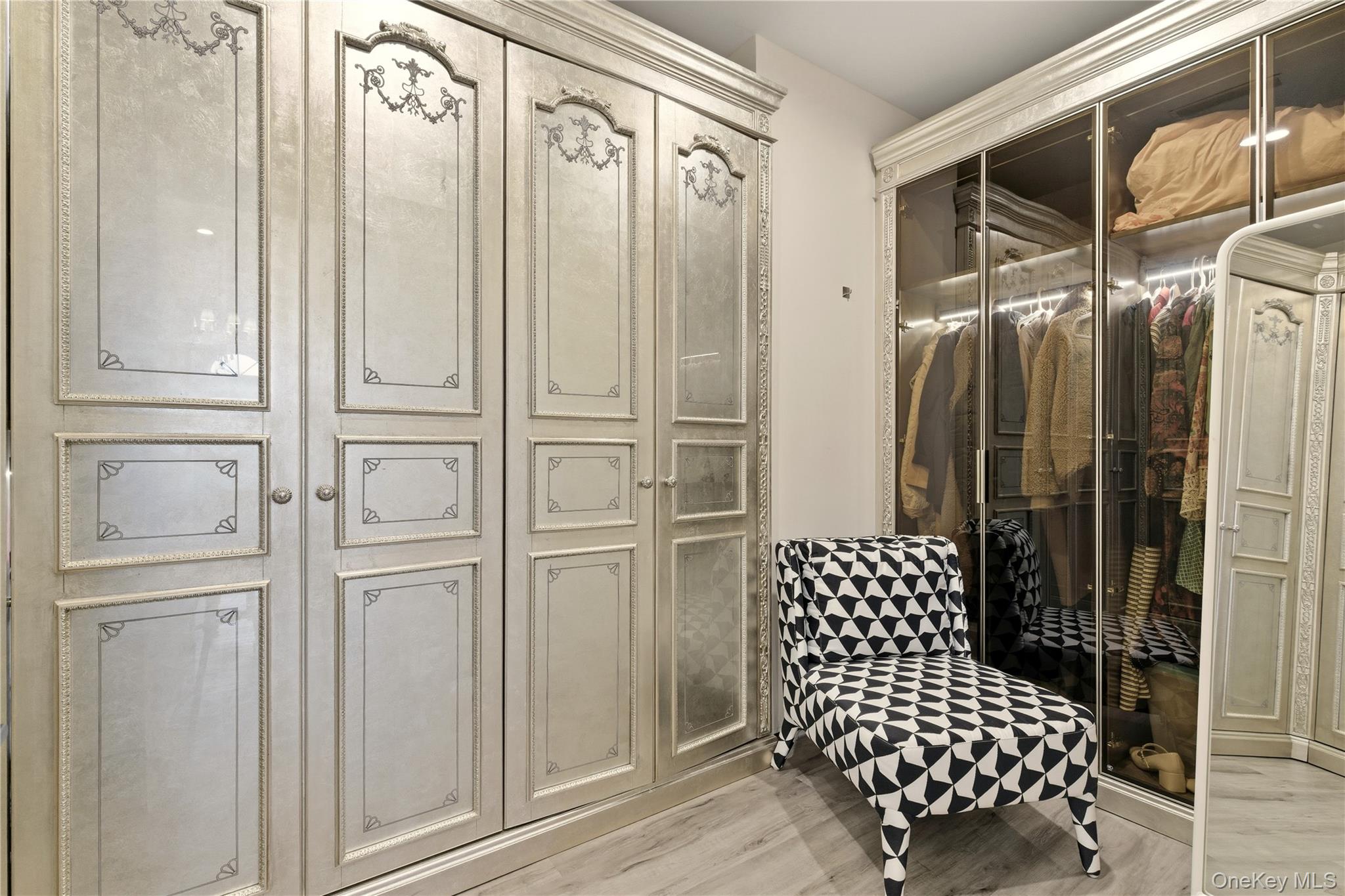 265 Laurel Lane Syosset, NY 11791 - Photo 37 of 48