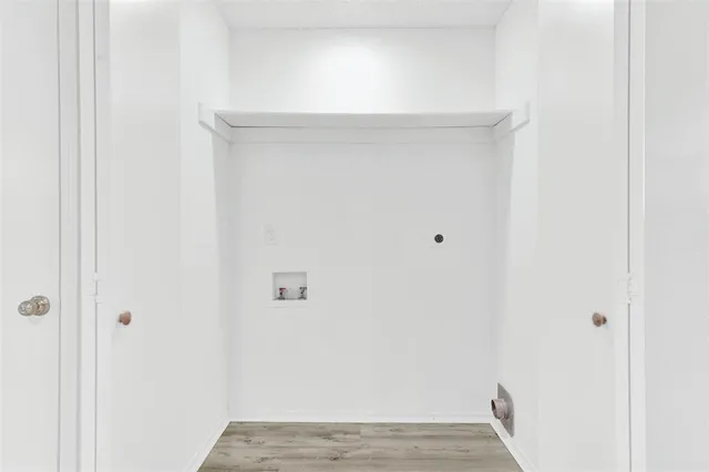 a view of utility room