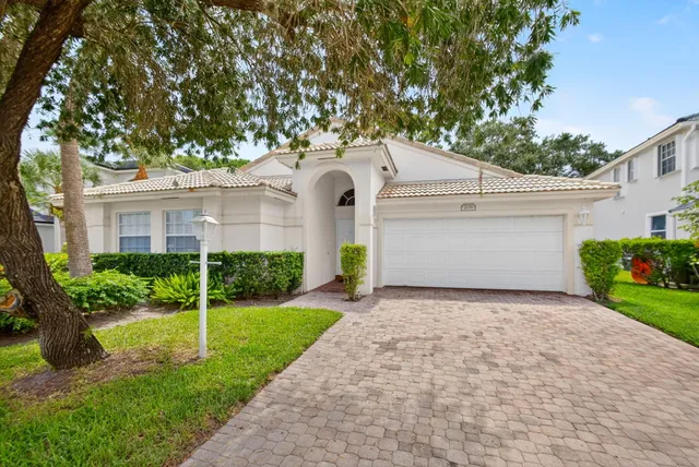 $799,900 | 208 Jones Creek Drive, Jupiter, FL 33458