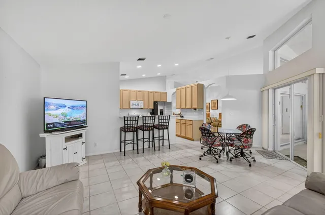 $799,900 | 208 Jones Creek Drive, Jupiter, FL 33458