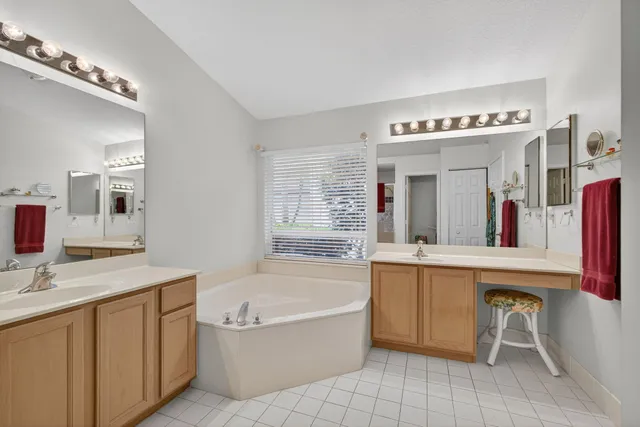 $799,900 | 208 Jones Creek Drive, Jupiter, FL 33458