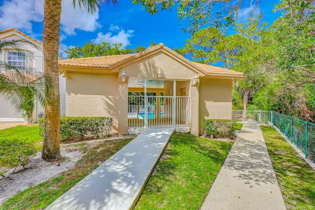 $799,900 | 208 Jones Creek Drive, Jupiter, FL 33458