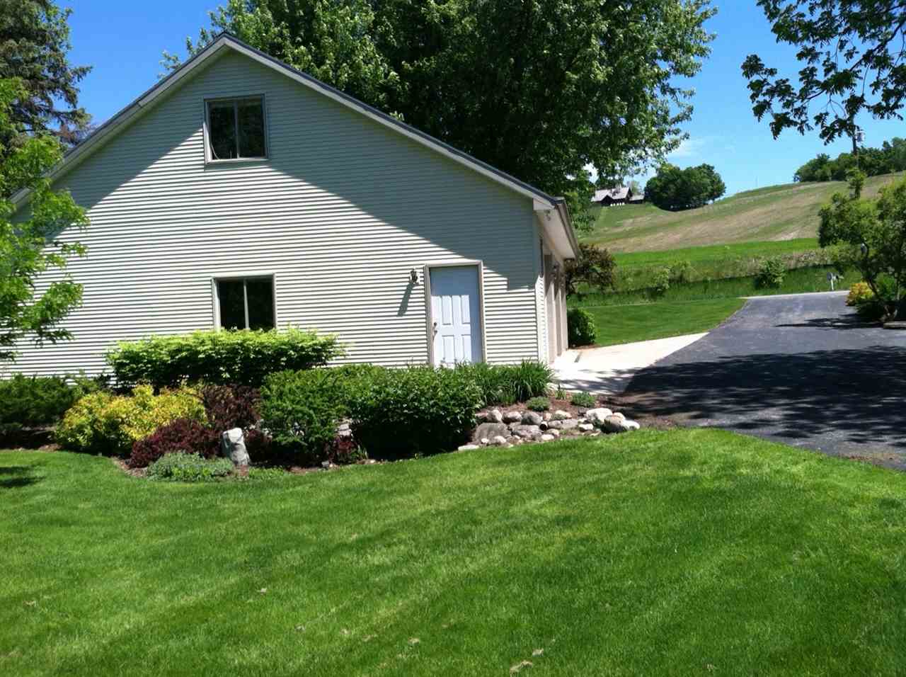 8024 South Lakeview Road Traverse City, MI 49684 - Photo 15 of 61 1812237-14.JPG