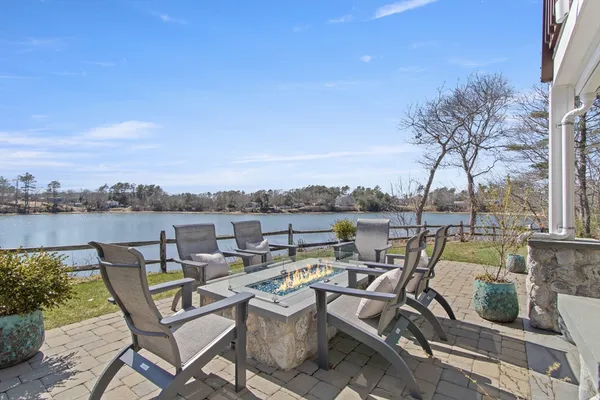 a white and white photo of a