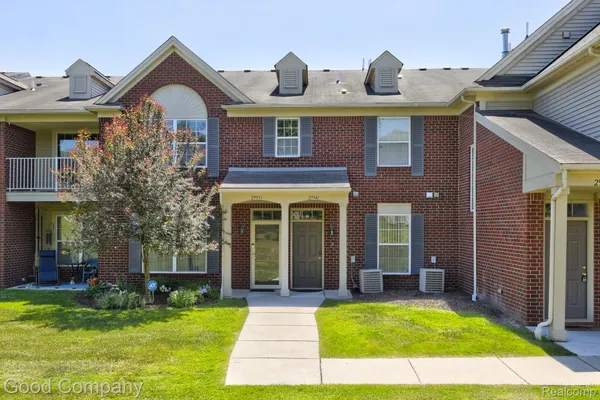 $243,000 | 29941 Fox Run Circle, Warren, MI 48092
