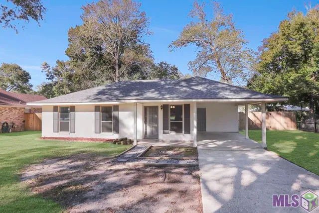 $210,000 | 911 Hatchell Lane, Denham Springs, LA 70726