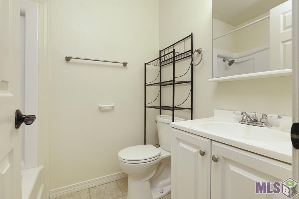 911 Hatchell Lane Denham Springs, LA 70726 - Photo 12 of 15 Guest Bathroom