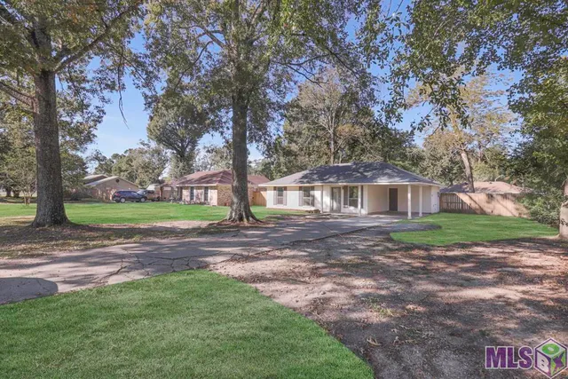 $199,900 | 911 Hatchell Lane, Denham Springs, LA 70726