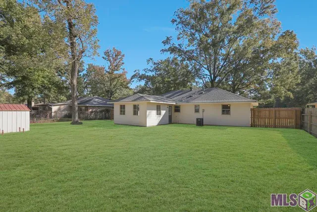 $199,900 | 911 Hatchell Lane, Denham Springs, LA 70726