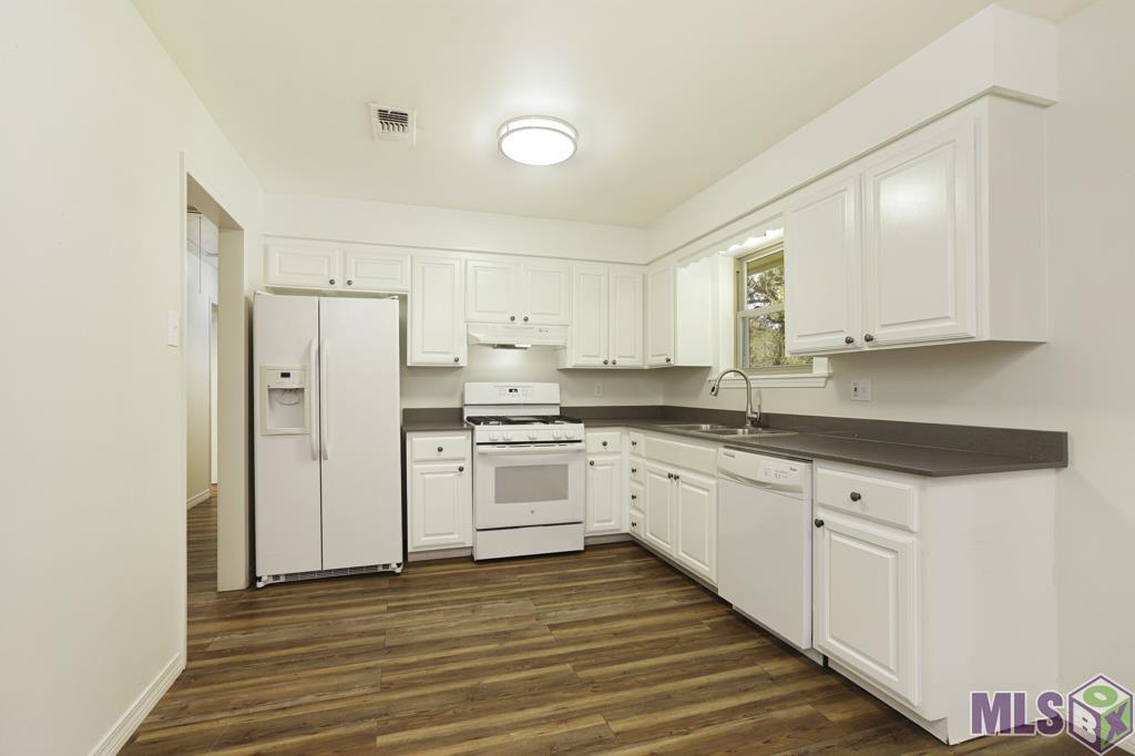 911 Hatchell Lane Denham Springs, LA 70726 - Photo 4 of 15 Kitchen