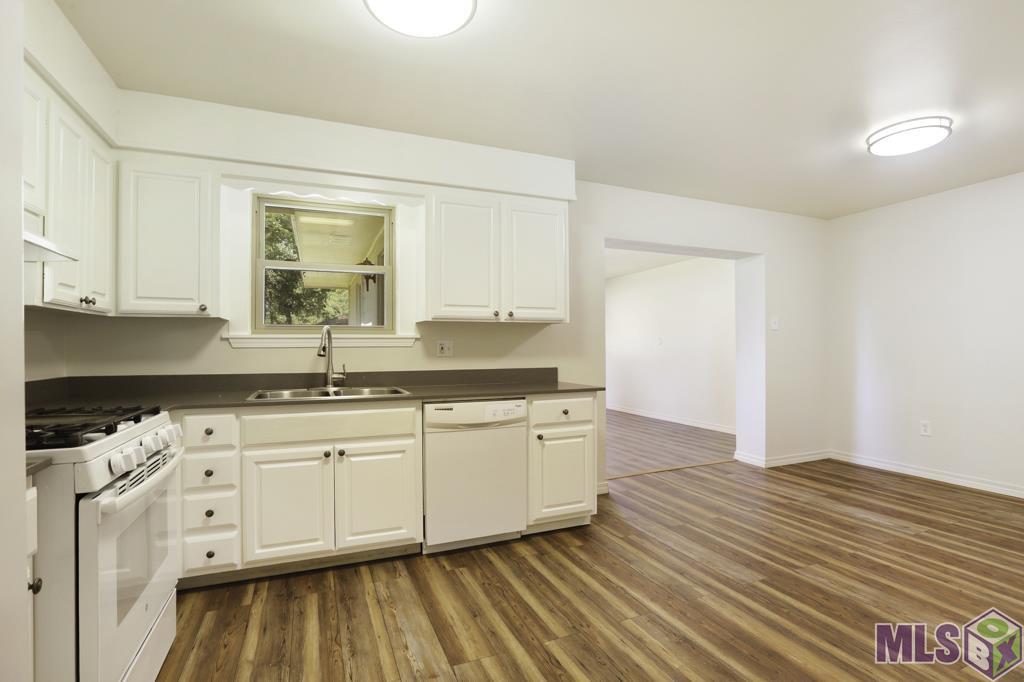 911 Hatchell Lane Denham Springs, LA 70726 - Photo 5 of 15 Kitchen