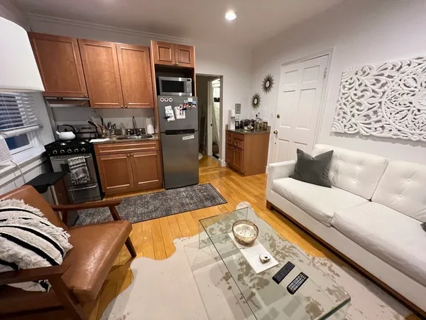 $2,600 | 56 Commonwealth Avenue, Unit 25, Boston, MA 02116