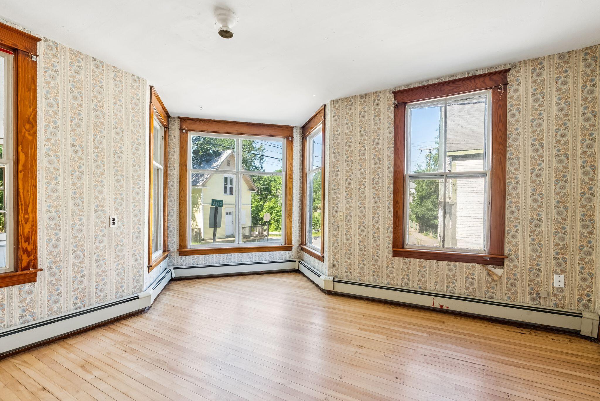 350 Main Street Warren, ME 04864 - Photo 10 of 53 #1 Living Room