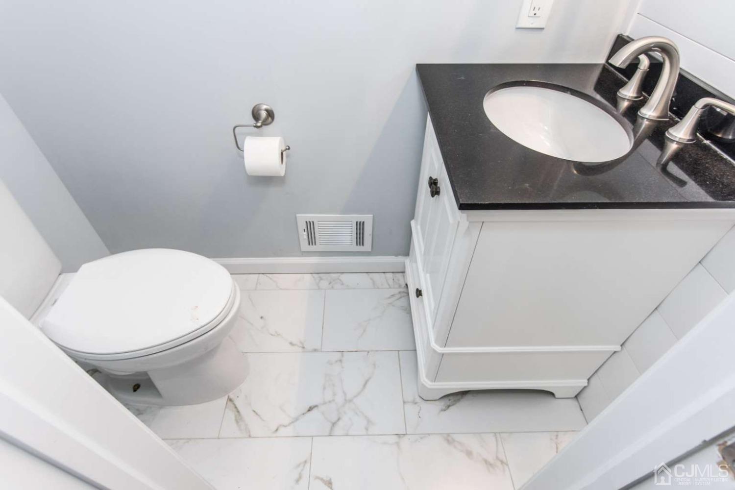 23 Rolling Road East Brunswick, NJ 08816 - Photo 5 of 25 Gallery Image 5