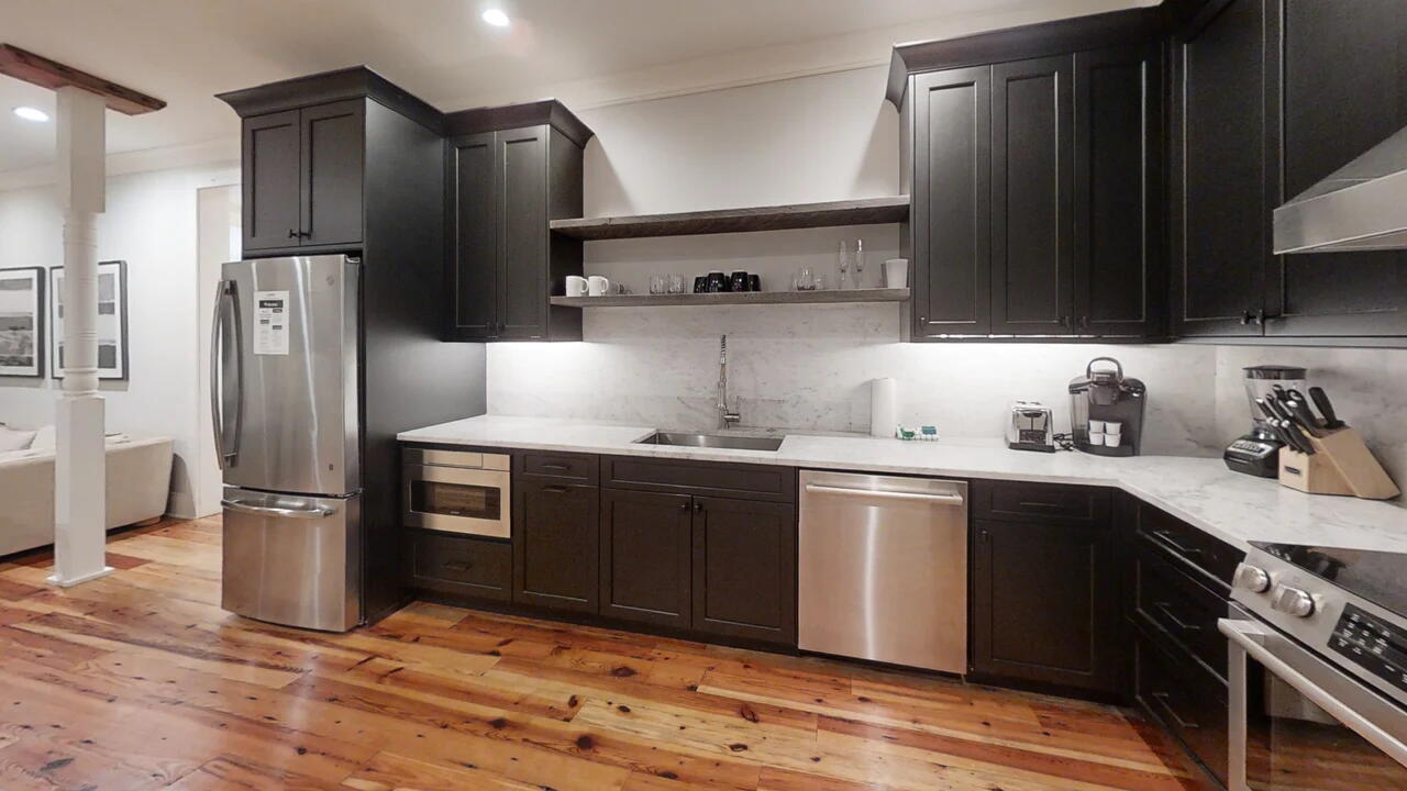288 King Street, Unit 201 Charleston, SC 29401 - Photo 2 of 14 201 Kitchen