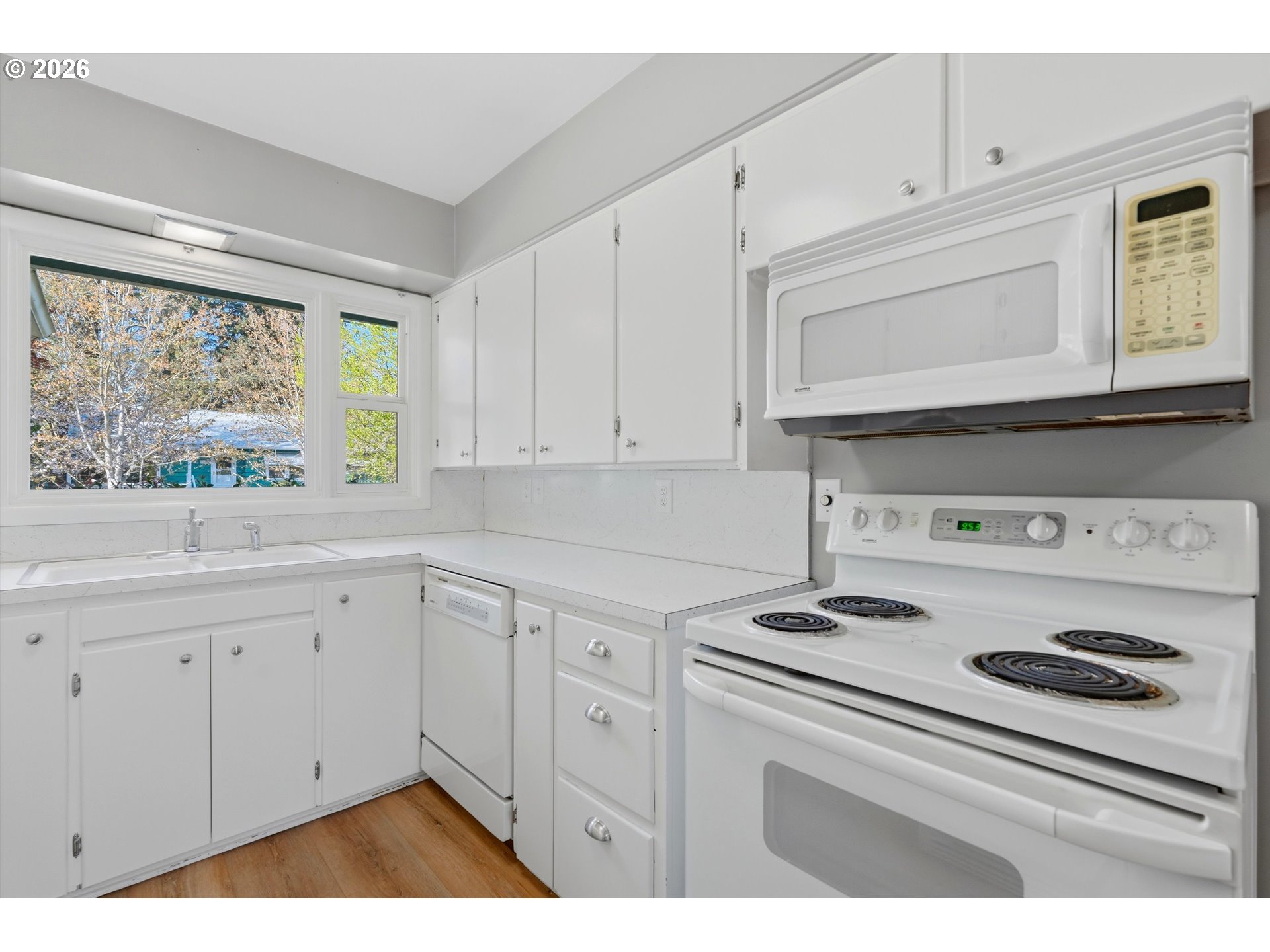 7506 Southeast Main Street Portland, OR 97215 - Photo 11 of 41