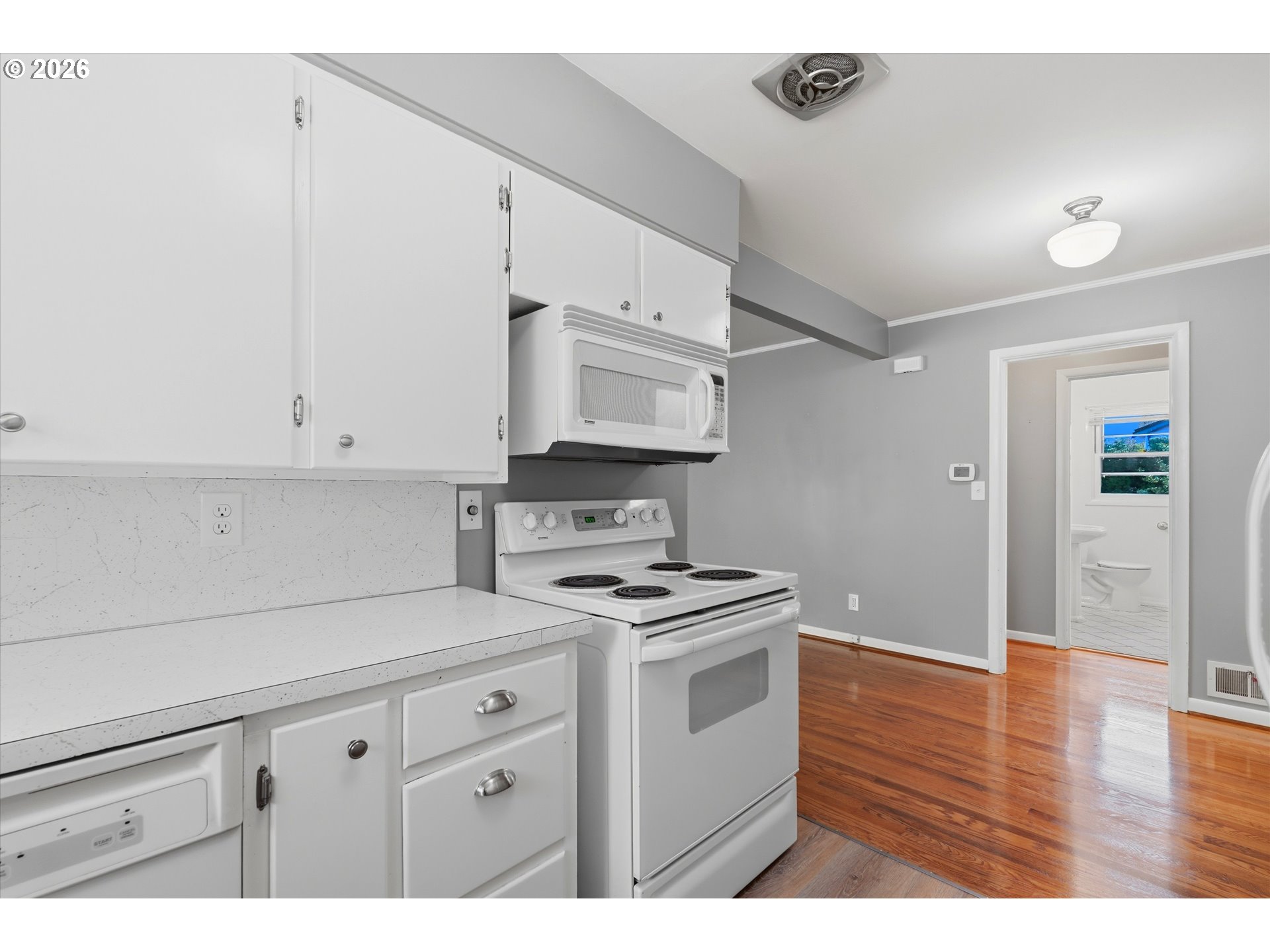 7506 Southeast Main Street Portland, OR 97215 - Photo 13 of 41