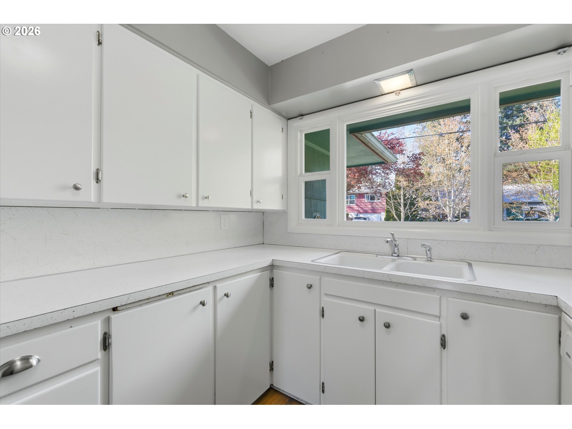 7506 Southeast Main Street Portland, OR 97215 - Photo 15 of 41