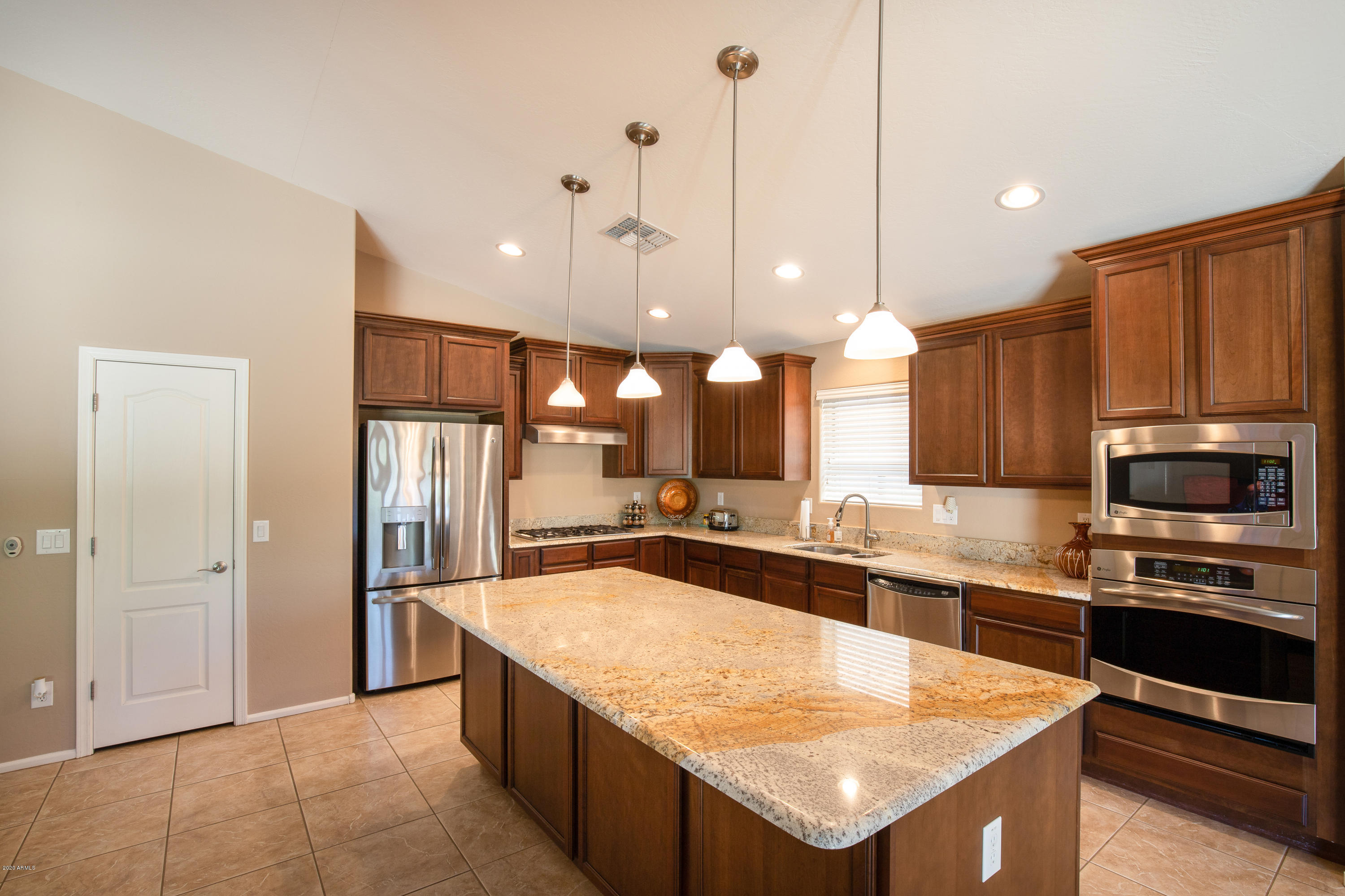 4021 East Hashknife Road Phoenix, AZ 85050 - Photo 3 of 10 Kichen