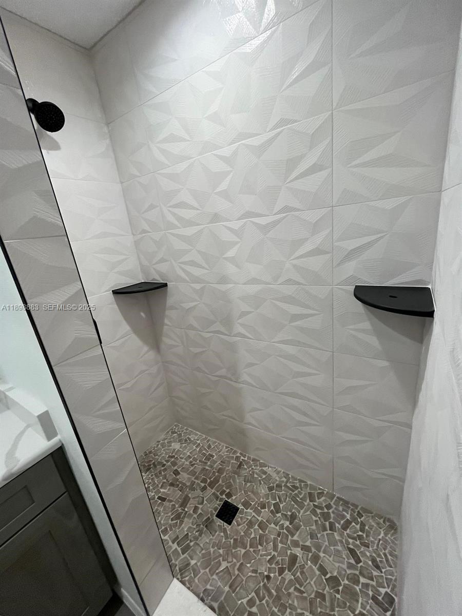 5218 Southeast 43rd Street Okeechobee, FL 34974 - Photo 12 of 20 a bathroom with a shower