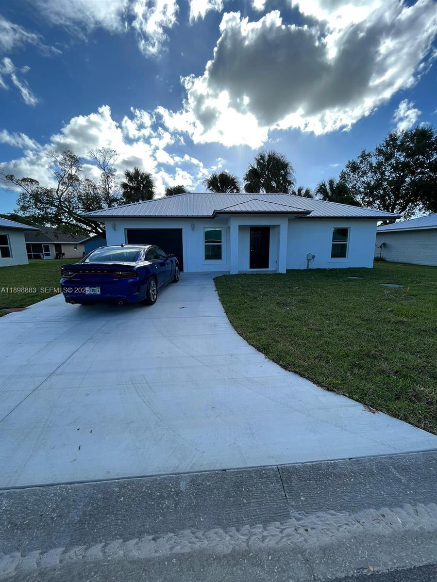 5218 Southeast 43rd Street Okeechobee, FL 34974 - Photo 20 of 20 a view of a yard in front of a house