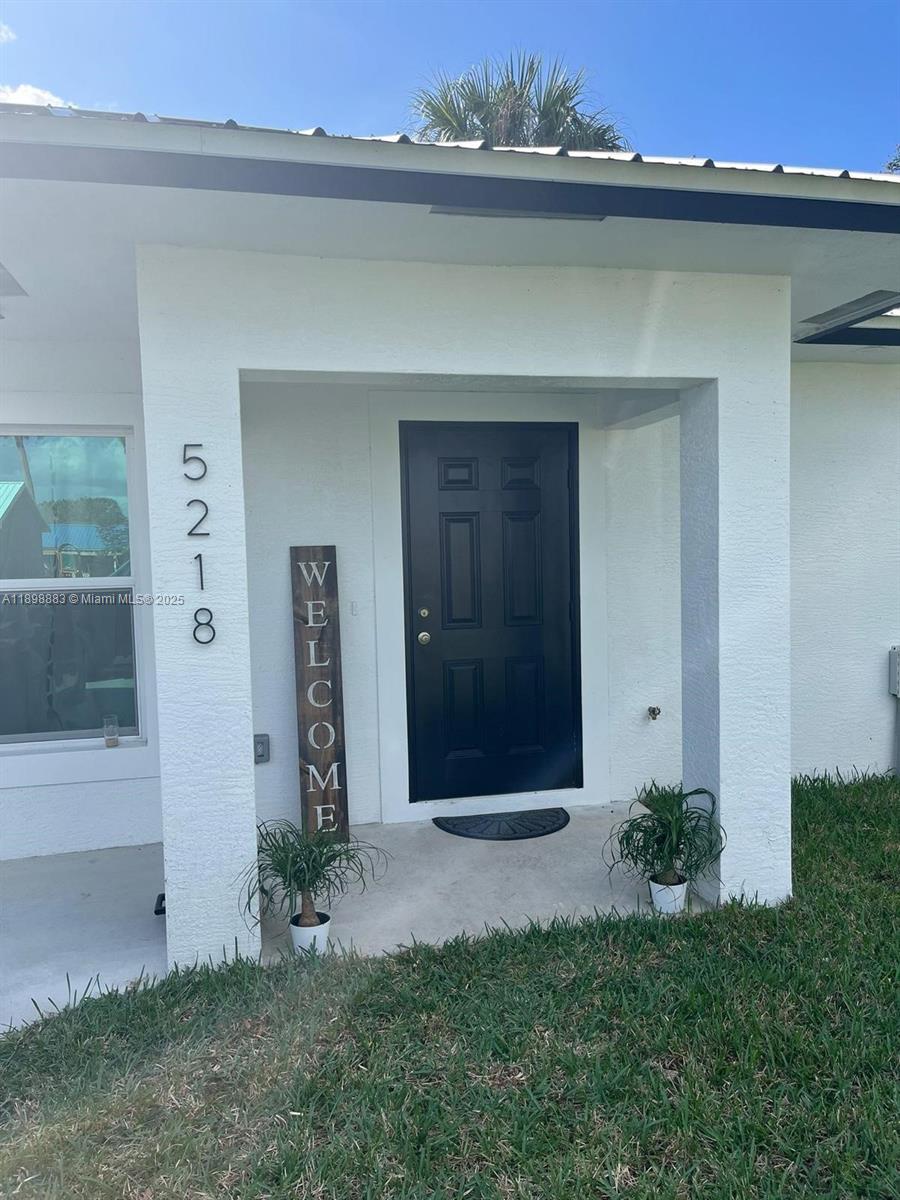 5218 Southeast 43rd Street Okeechobee, FL 34974 - Photo 6 of 20 a view of outdoor space