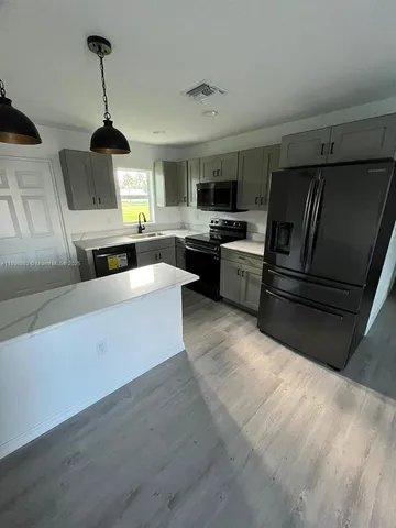 a view of empty room with window