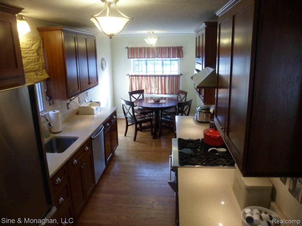 655 Rivard Boulevard Grosse Pointe, MI 48230 - Photo 5 of 26 SAM_1619.jpg