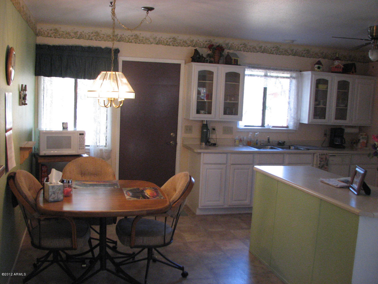 3300 Pine Rim Road Overgaard, AZ 85933 - Photo 9 of 19 dining-2