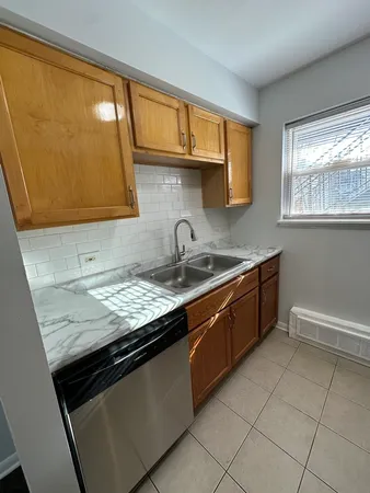 $1,850 | 1928 Jackson Avenue, Unit 3C, Evanston, IL 60201