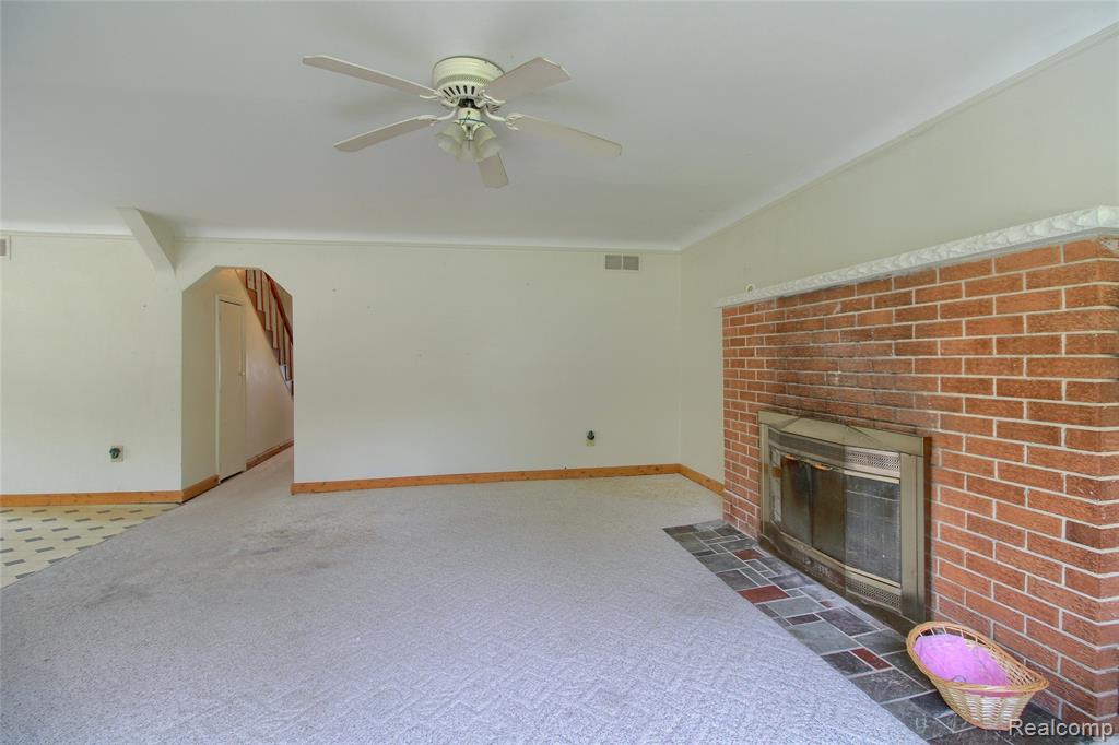 30977 West Road New Boston, MI 48164 - Photo 7 of 58 Gallery Image 7