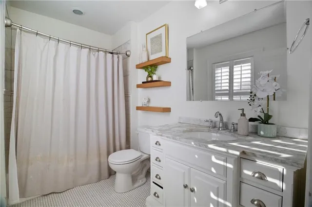 $445,000 | 23 East 69th Street, Kansas City, MO 64113