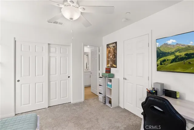 a view of a livingroom with a workspace