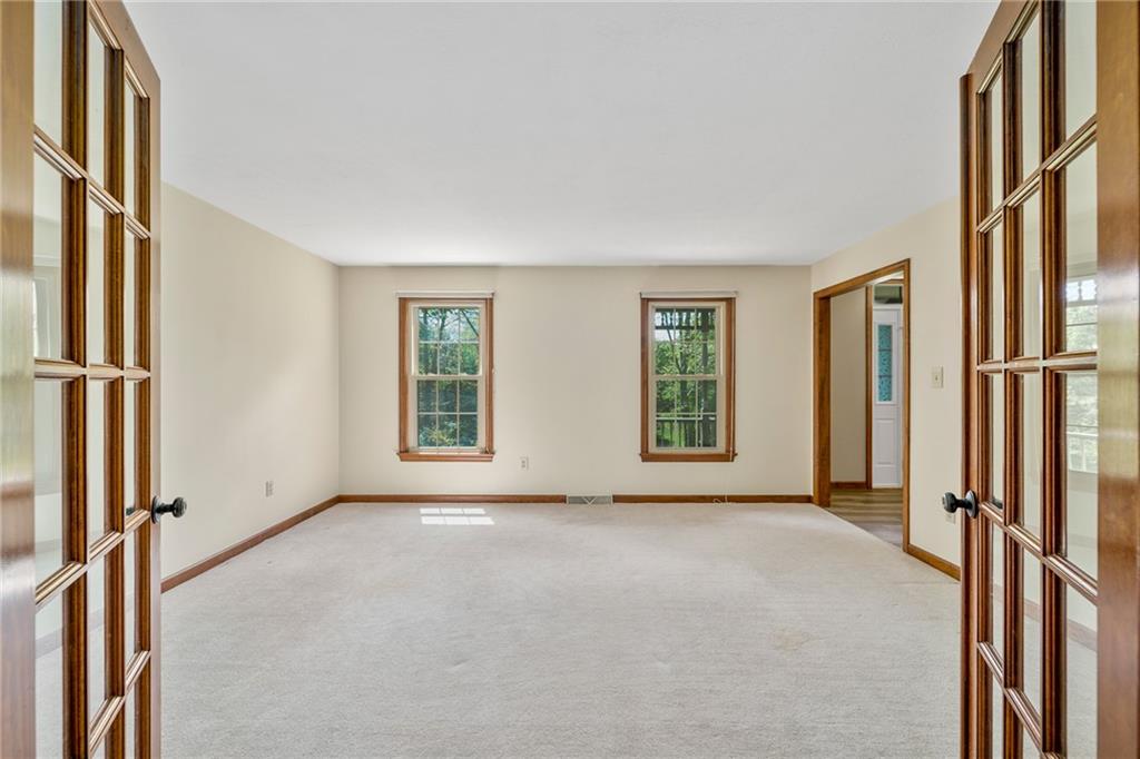 9706 E Road Pittsburgh, PA 15237 - Photo 5 of 24 Gallery Image 5