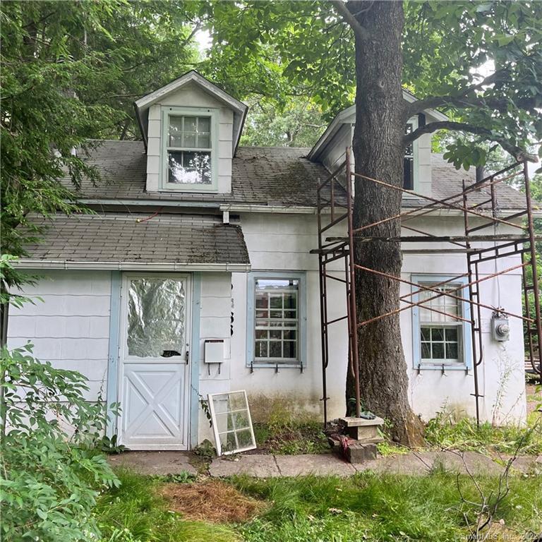 a view of backyard of a house