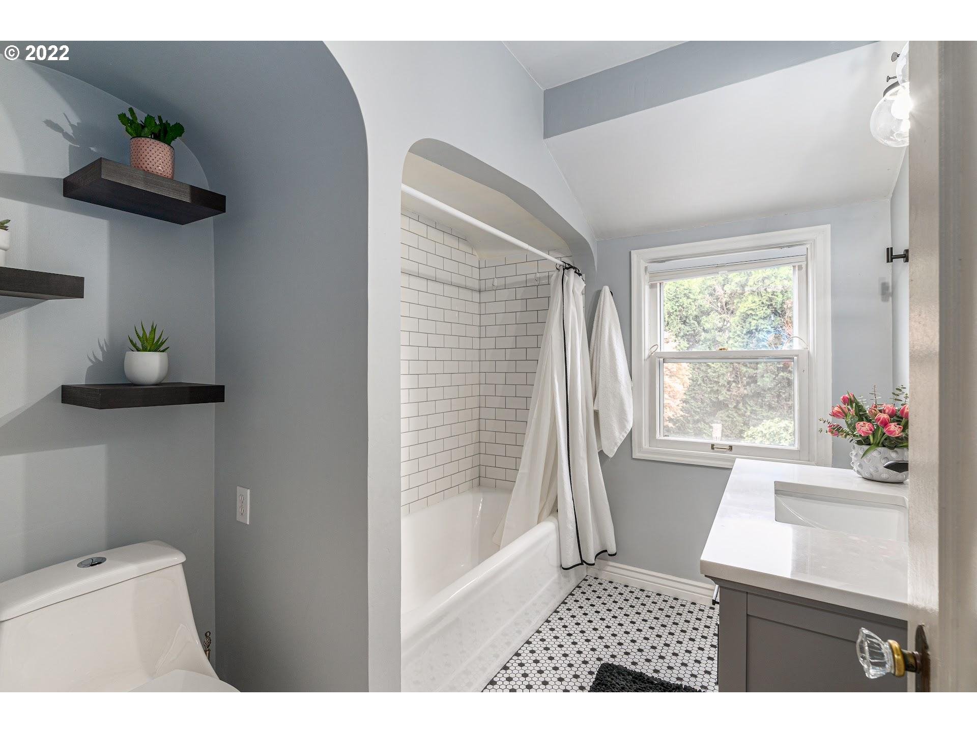 7531 Southeast Reed College Place Portland, OR 97202 - Photo 13 of 32 Gallery Image 13