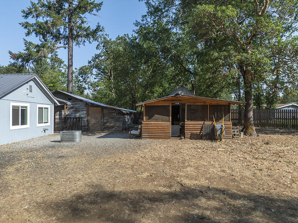 2524 Rockydale Road Cave Junction, OR 97523 - Photo 12 of 22 12