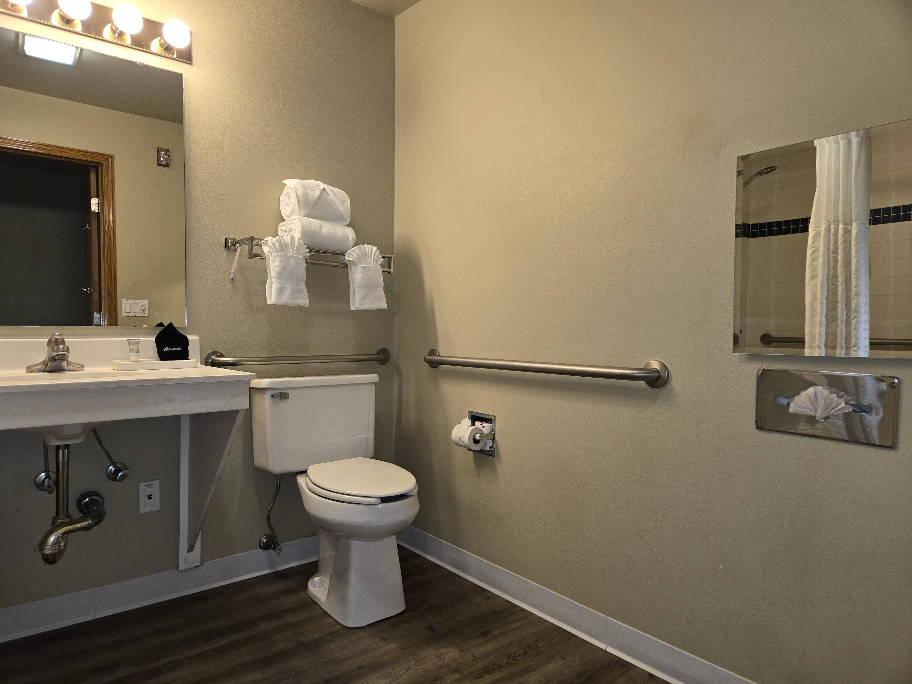 111 Center Street, Unit 235 Lake Geneva, WI 53147 - Photo 15 of 46 Full Bath