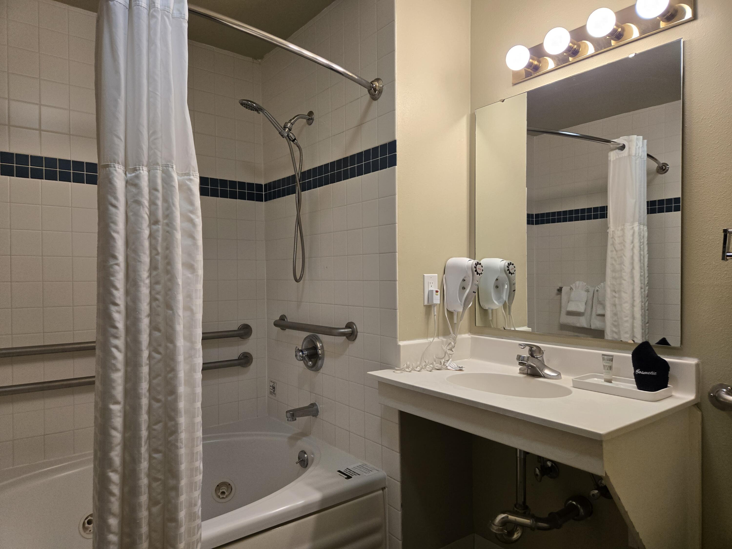 111 Center Street, Unit 235 Lake Geneva, WI 53147 - Photo 17 of 46 Sparkling Clean