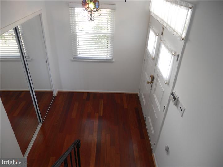 131 Jacqueline Avenue Delran, NJ 08075 - Photo 9 of 22 Foyer