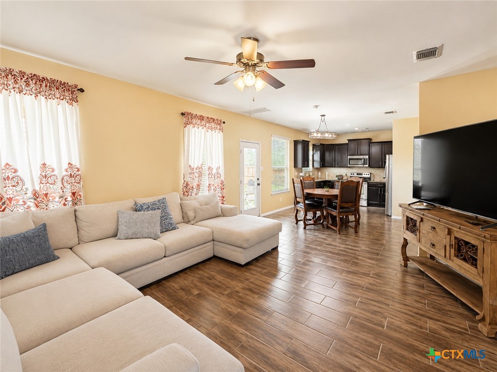 934 Hobby Road Copperas Cove, TX 76522 - Photo 3 of 13 Living room.