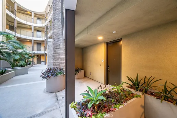 $3,080 | 709 East Walnut, Unit 222, Pasadena, CA 91101