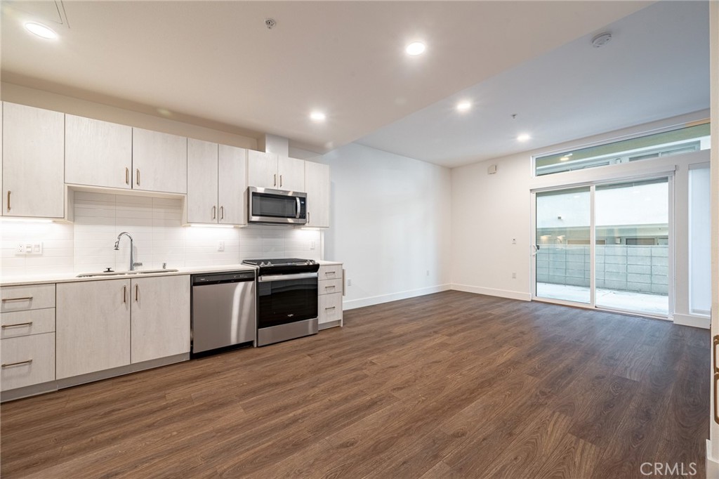 709 East Walnut Street, Unit 222 Pasadena, CA 91101 - Photo 4 of 39