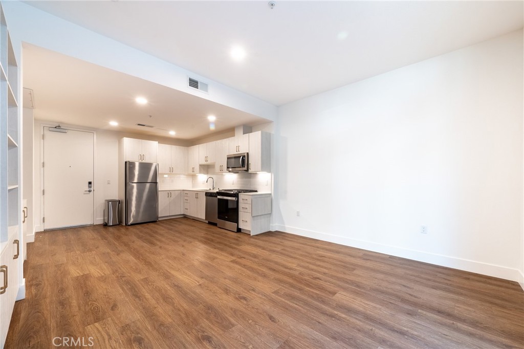 709 East Walnut Street, Unit 222 Pasadena, CA 91101 - Photo 9 of 39