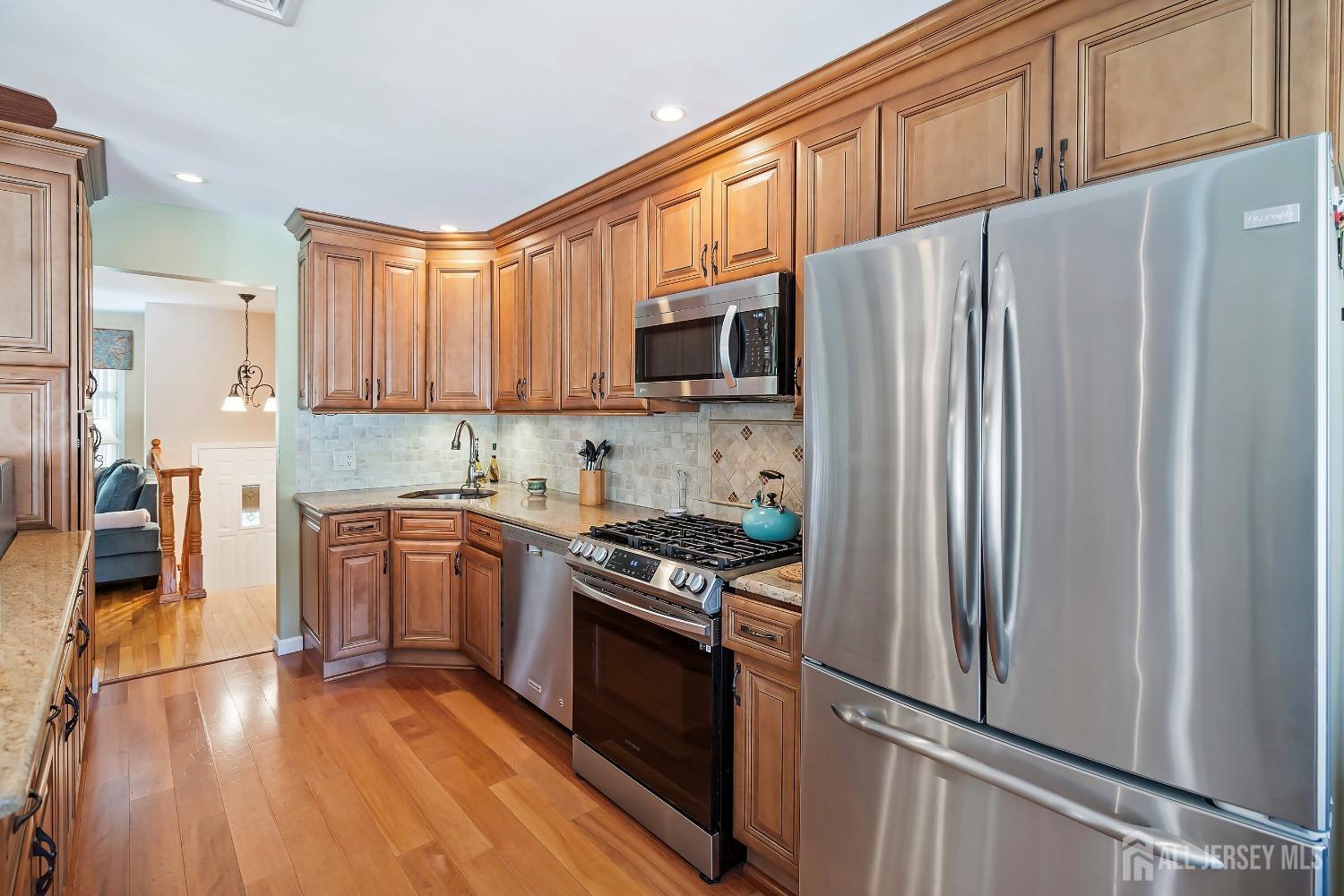 108 Colonia Road Colonia, NJ 07067 - Photo 15 of 44