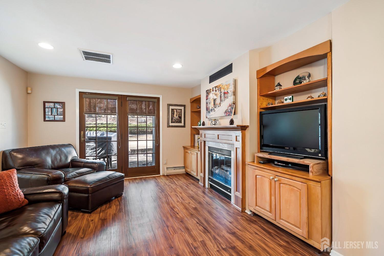 108 Colonia Road Colonia, NJ 07067 - Photo 6 of 44